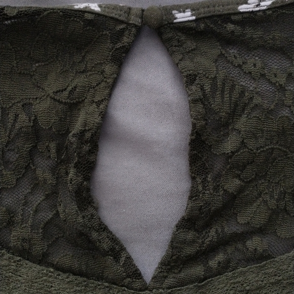 Torrid Olive Floral Sleeveless Lacey Top (size 2X) - Picture 5 of 9